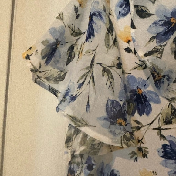 NWOT Perseption Concept Blue Floral Knit Top With Chiffon Ruffle on front - Picture 4 of 6